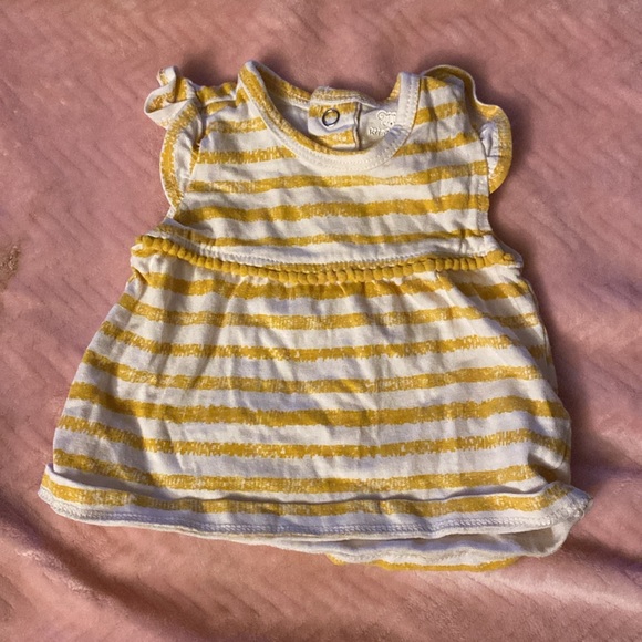 baby girl dresses size nb and 0-3 - Picture 3 of 8